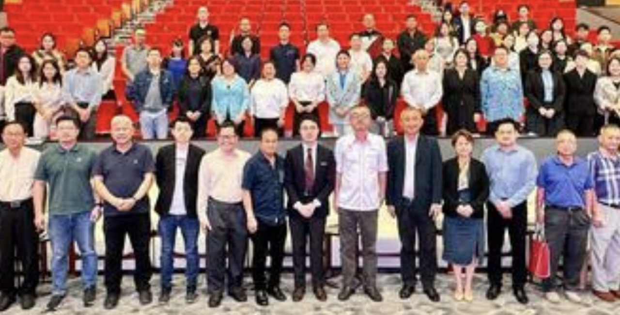 华总和拉曼理工大学联办 百人参加社团法令课程结业
